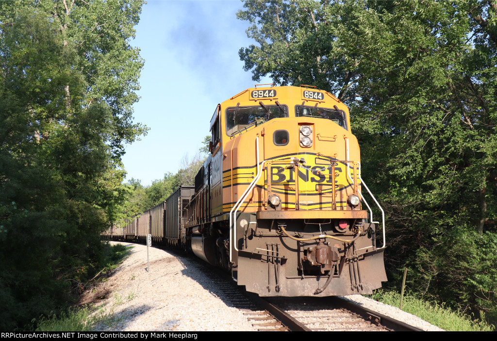 BNSF 8944